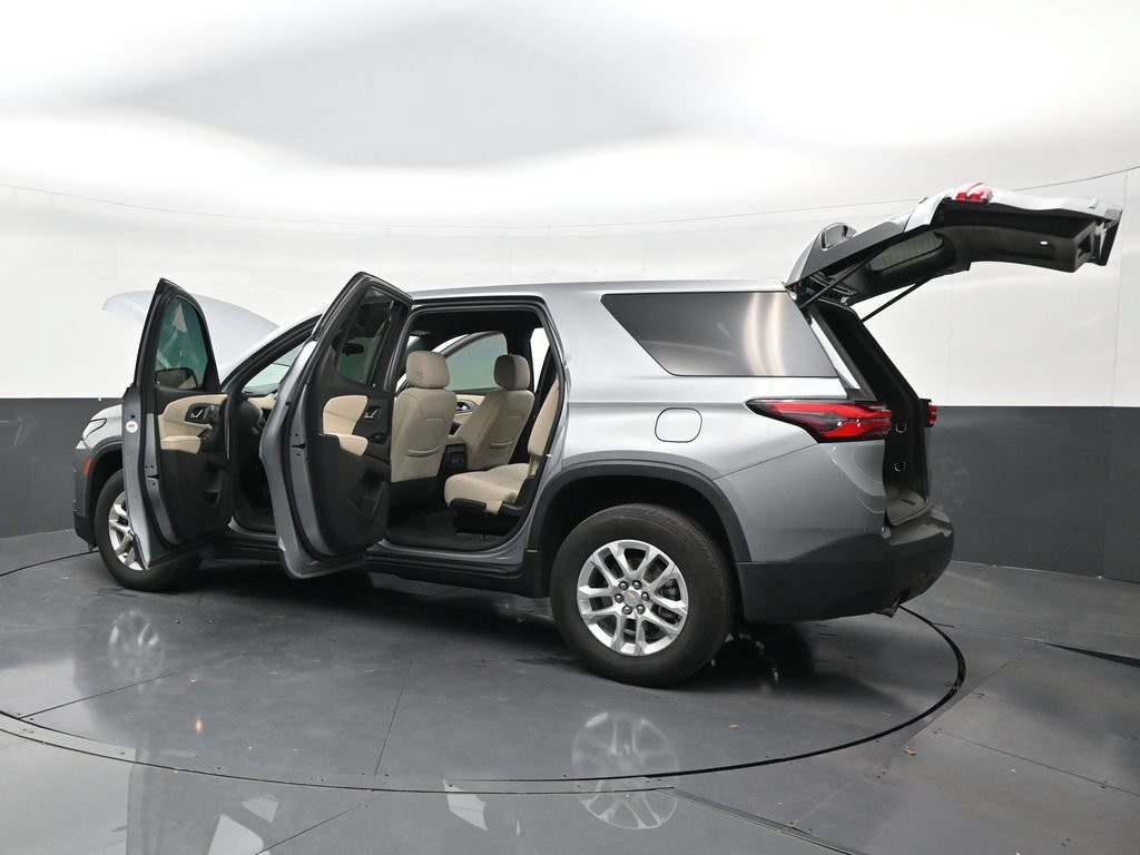 Used 2023 Chevrolet Traverse LS FWD image 31