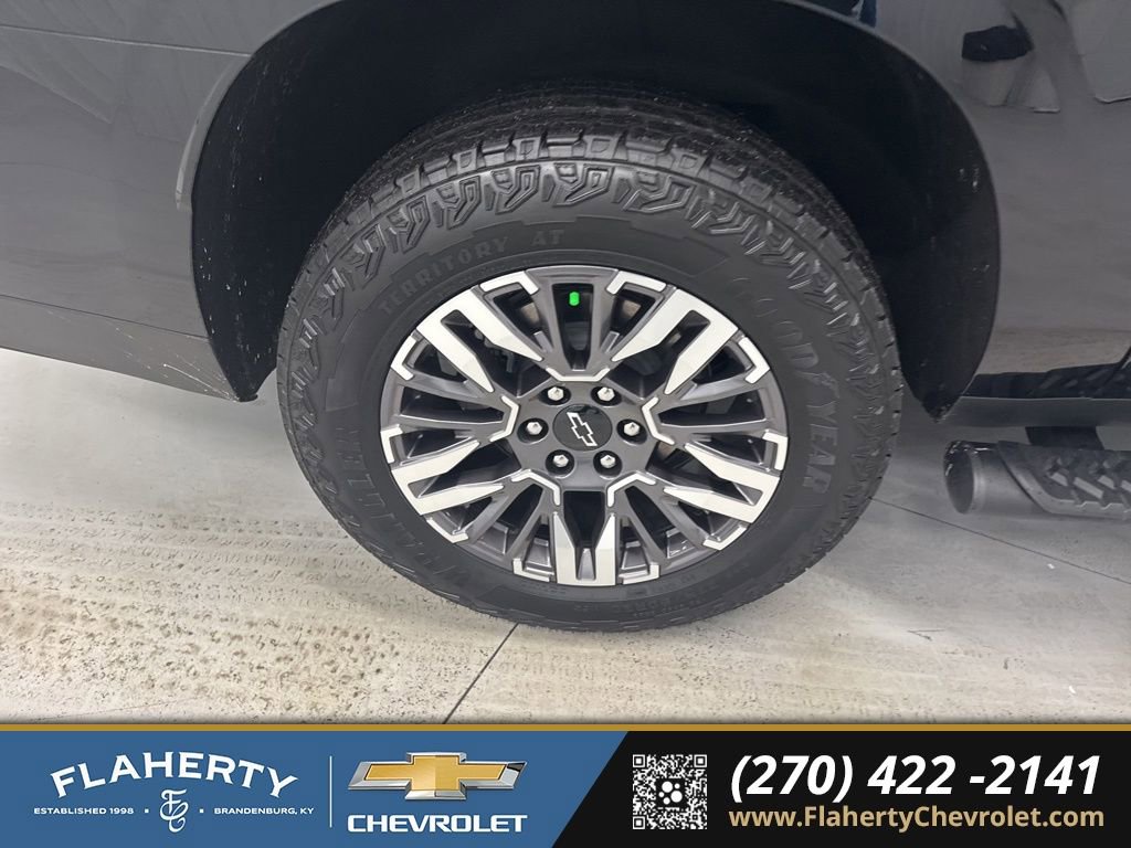Used 2025 Chevrolet Suburban Z71 w/ Comfort Package image 16