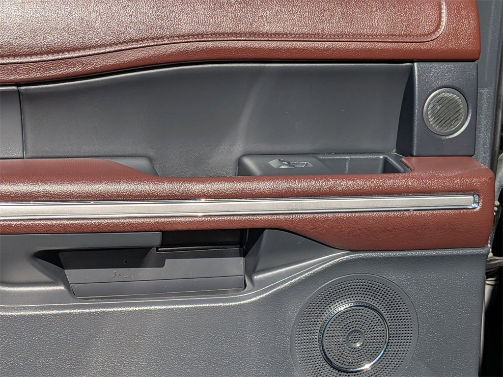 Used 2024 Ford Expedition Limited image 27