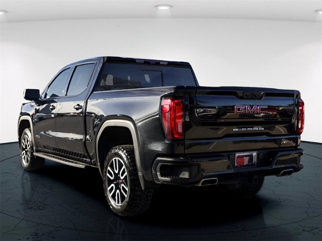 Used 2023 GMC Sierra 1500 AT4 w/ Technology Package image 4