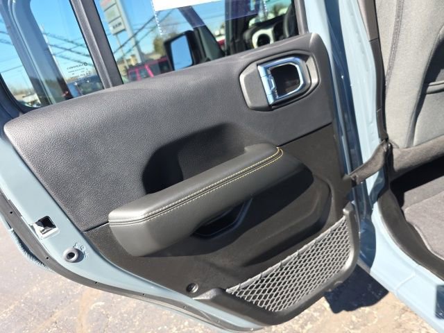 Used 2025 Jeep Wrangler Unlimited Sahara w/ Safety Group AWD/4WD image 32