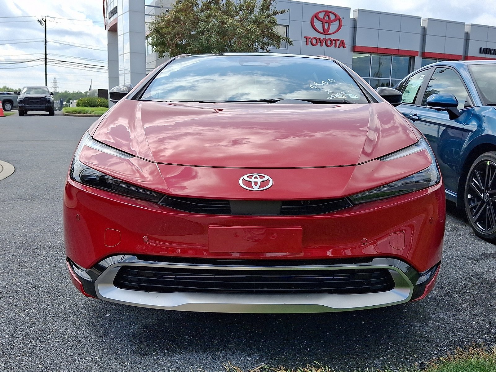 New 2027 Toyota Prius Plug-In Hybrid FWD image 2