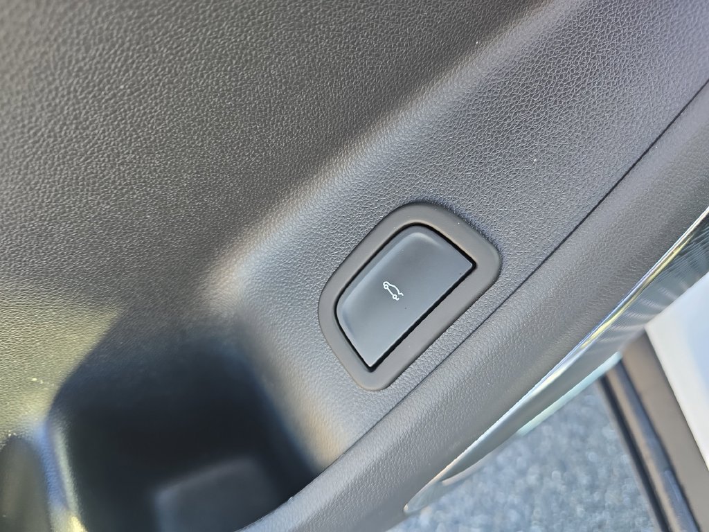Used 2026 GMC Acadia Elevation w/ Elevation Premium Package FWD image 27