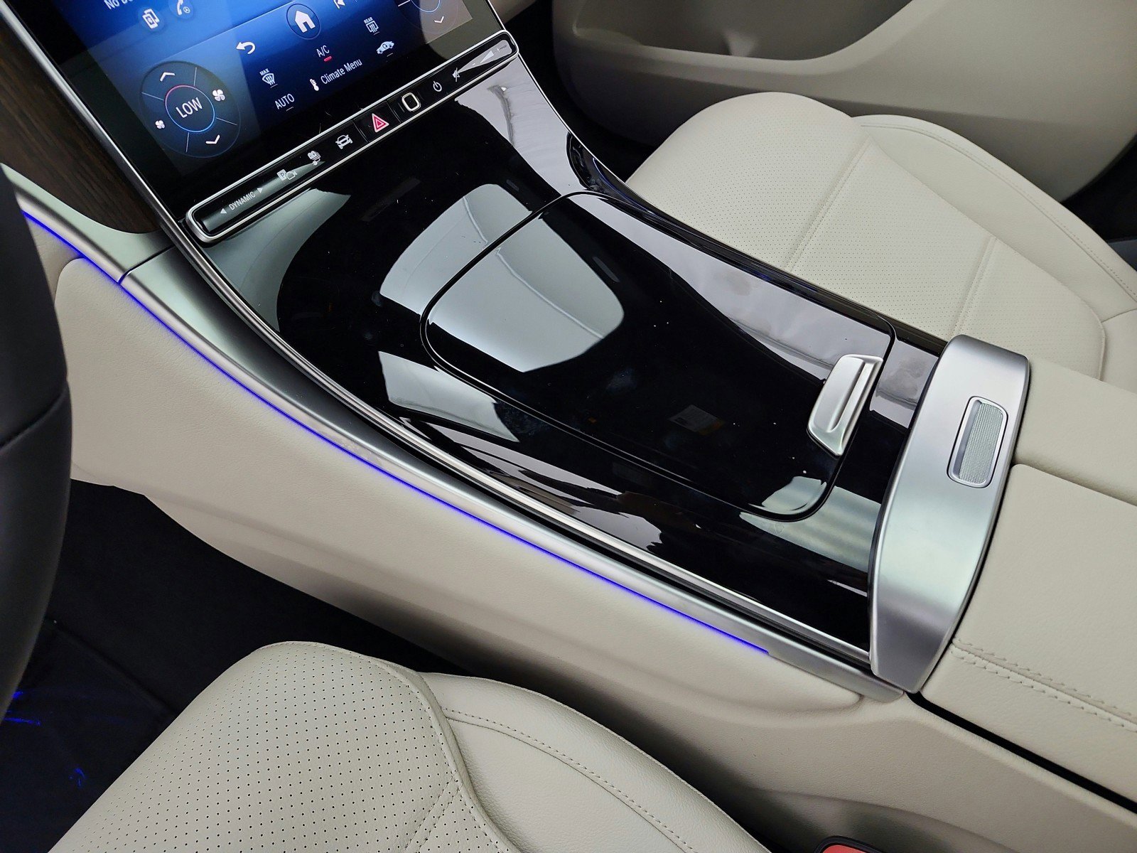 New 2026 Mercedes-Benz GLC 350e 4MATIC image 9