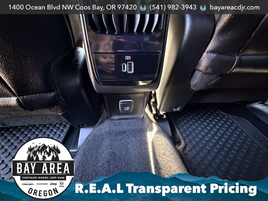 Used 2025 Jeep Compass Latitude w/ Convenience Group AWD/4WD image 16
