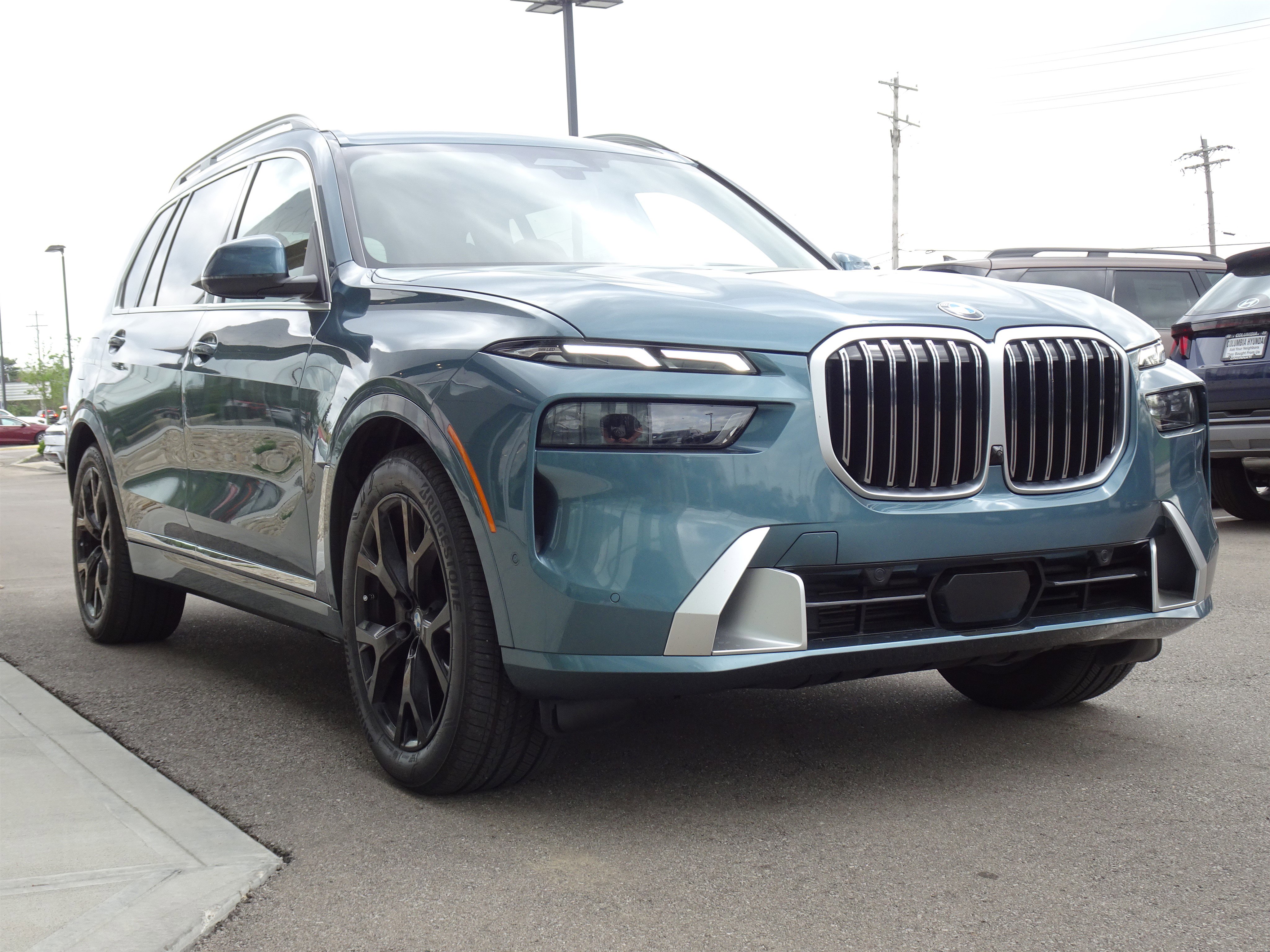 Used 2023 BMW X7 xDrive40i w/ Premium Package image 6