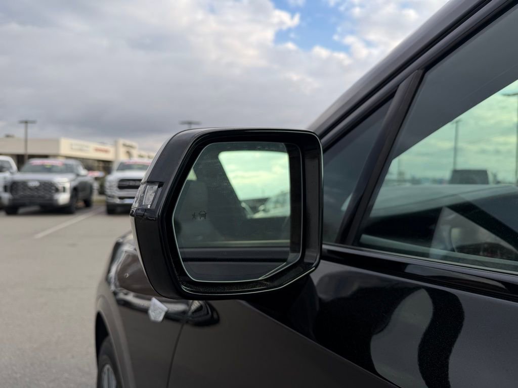 Used 2025 Cadillac XT6 Sport w/ Technology Package image 33