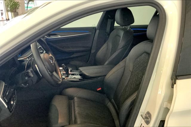 Used 2023 BMW 530e w/ M Sport Package RWD image 11
