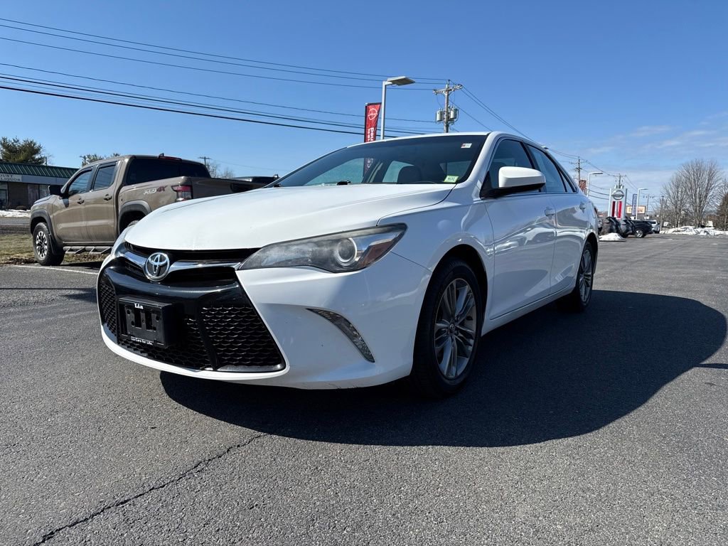 Used 2017 Toyota Camry SE image 3