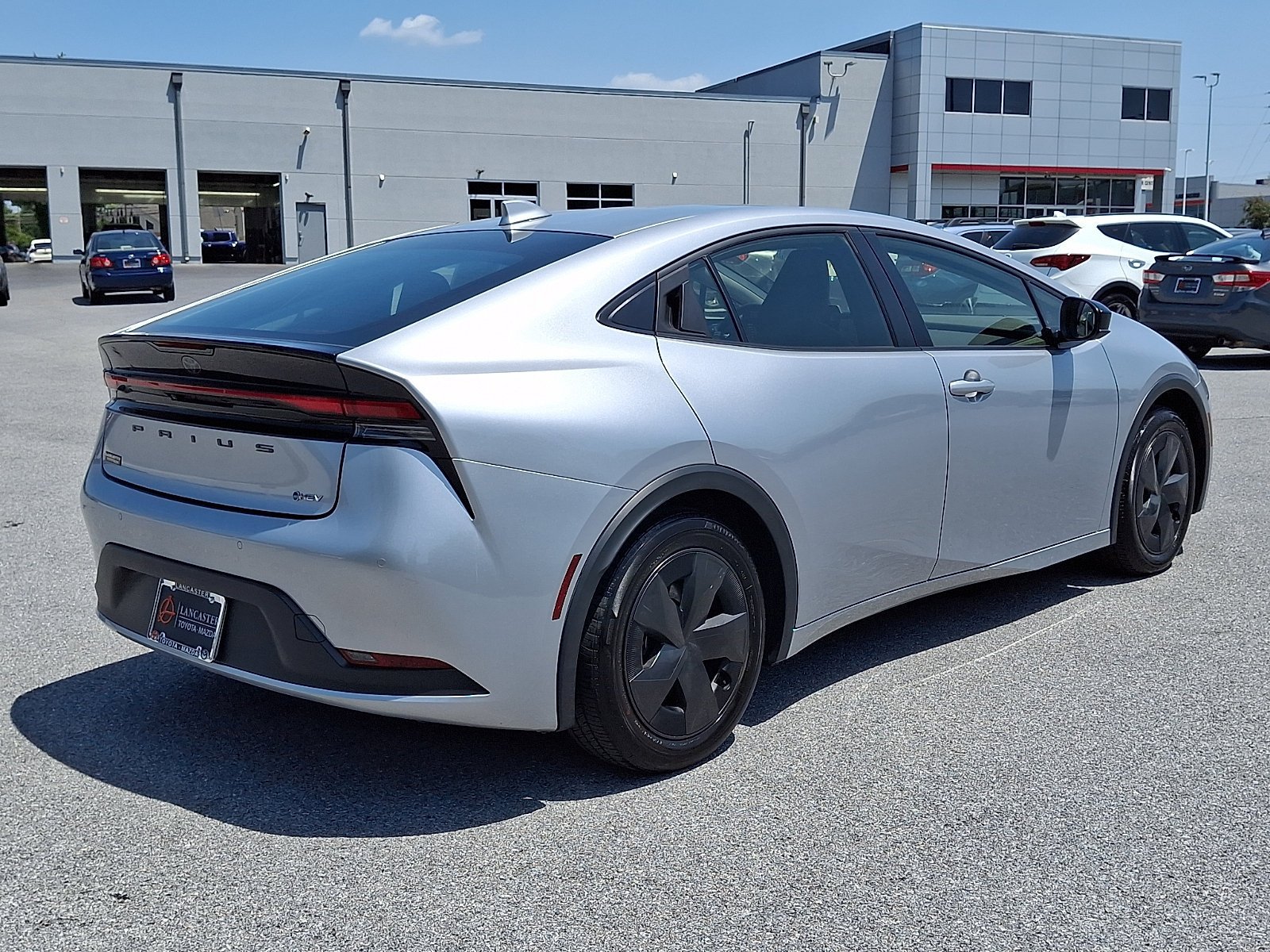 Used 2025 Toyota Prius LE FWD image 7