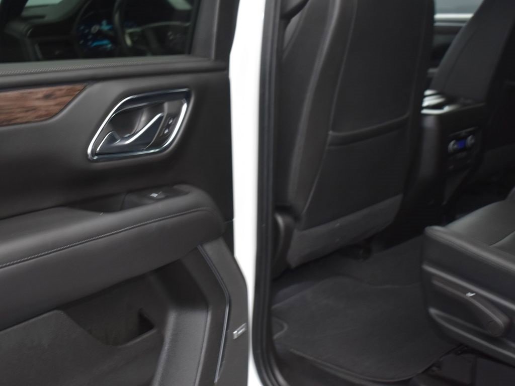 Used 2022 Chevrolet Suburban Z71 w/ Luxury Package image 12