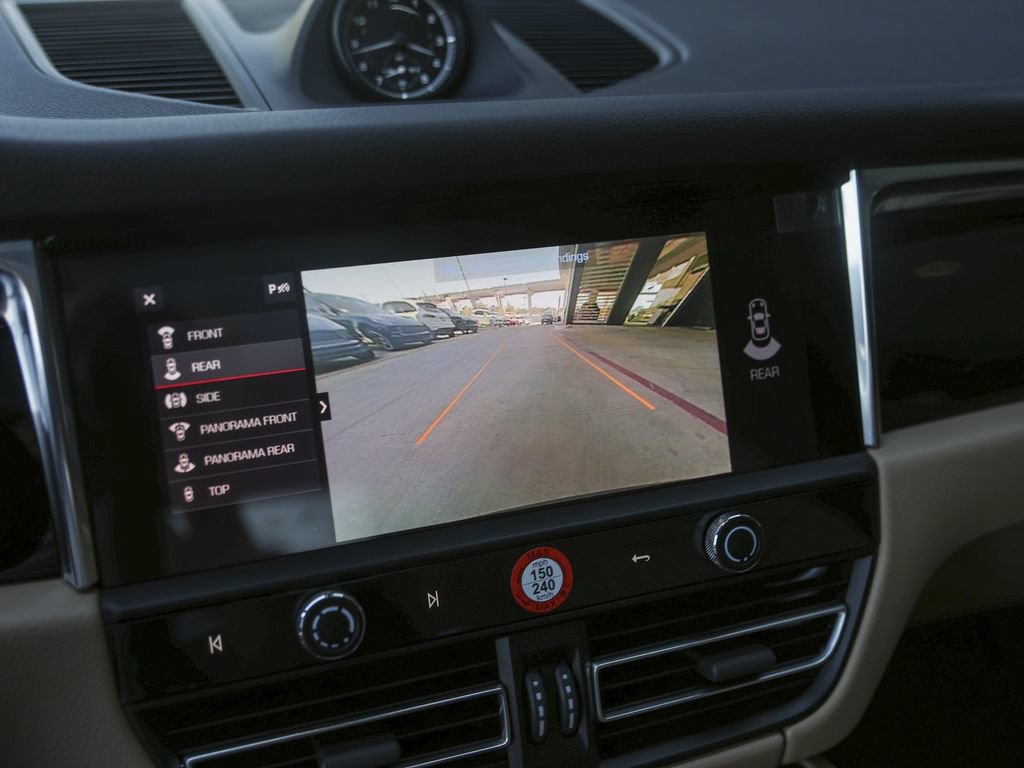 Certified 2026 Porsche Macan AWD/4WD image 22