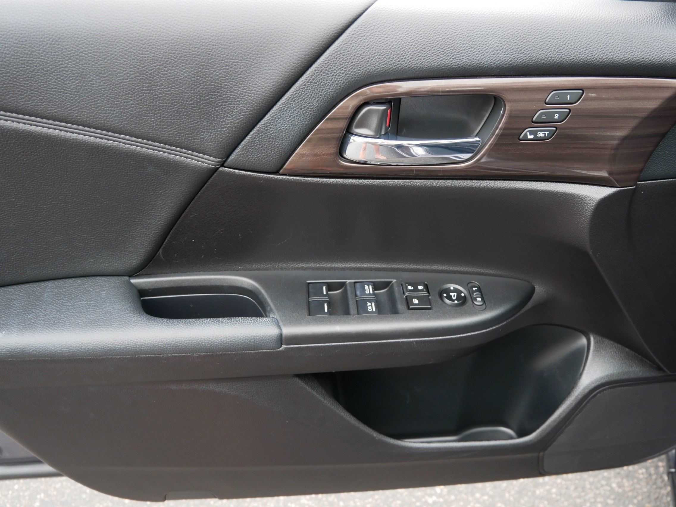 Used 2017 Honda Accord EX-L image 30