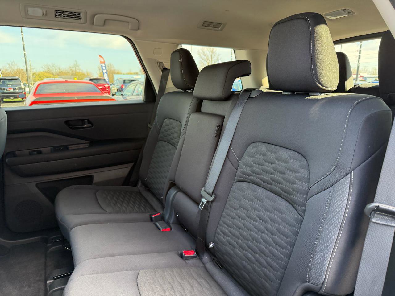 Used 2025 Nissan Pathfinder SV image 19