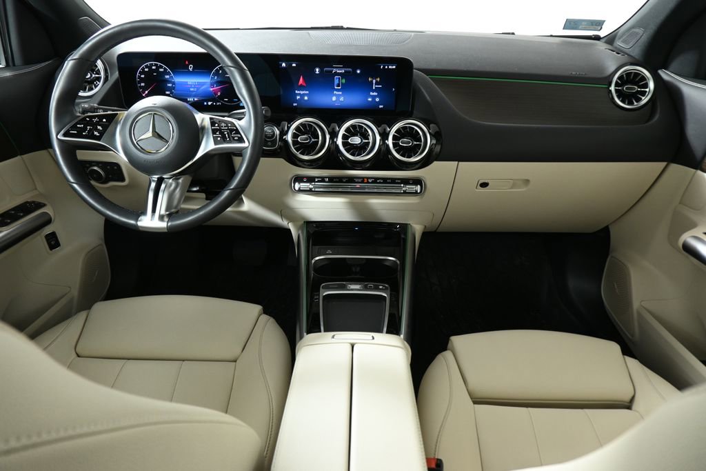 Certified 2025 Mercedes-Benz GLA 250 4MATIC image 4