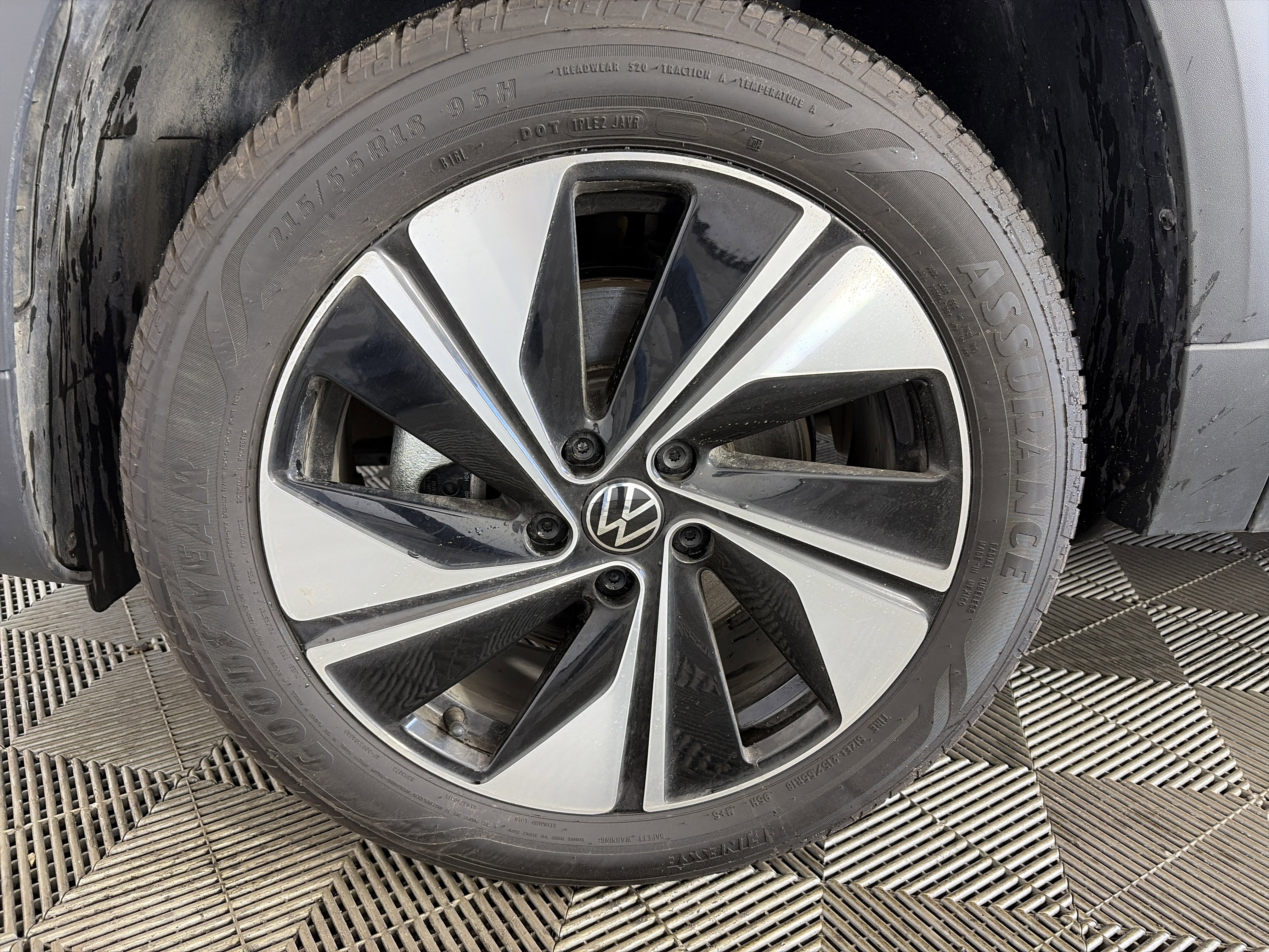 Used 2024 Volkswagen Taos SE image 13