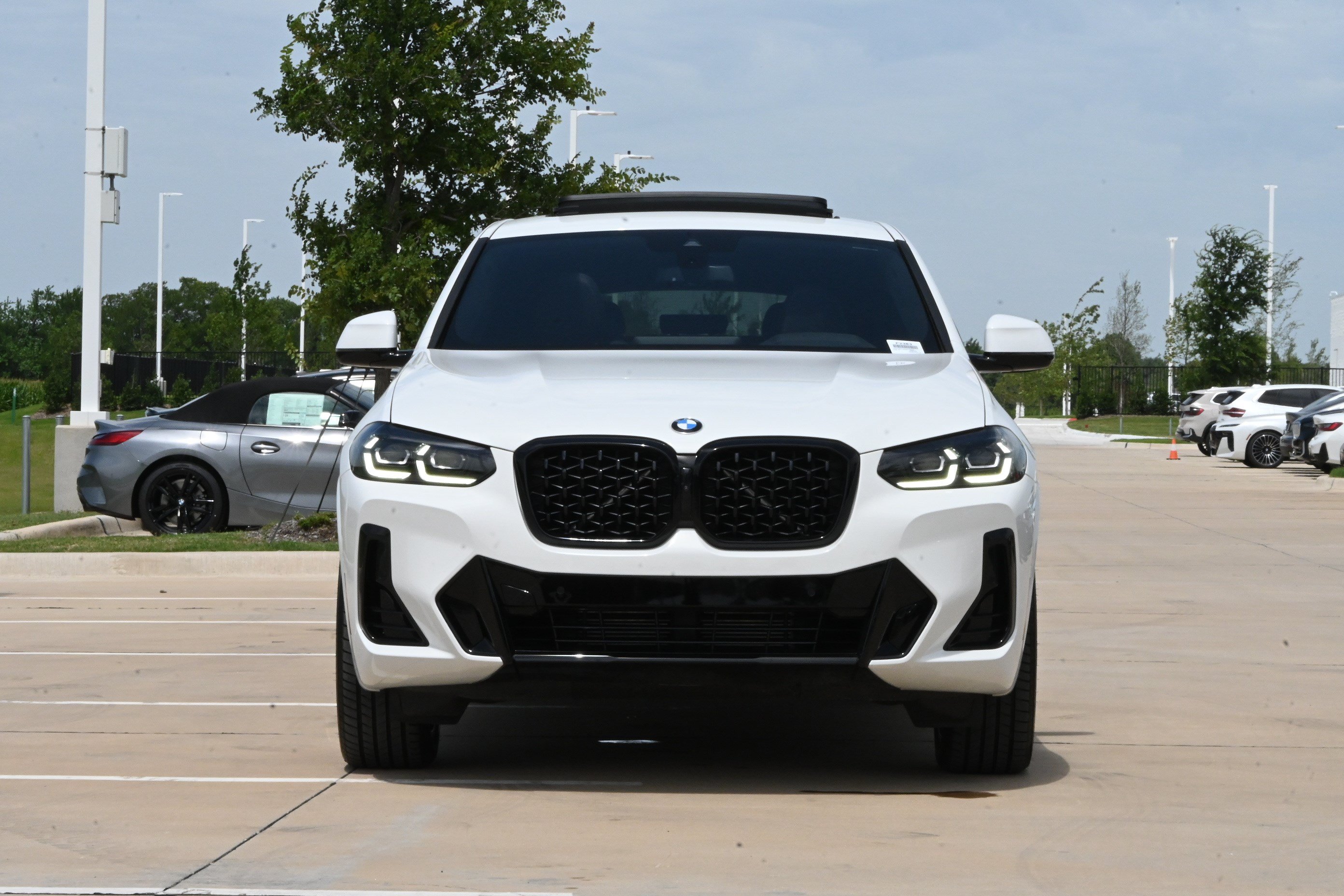 Certified 2025 BMW X4 xDrive30i w/ Premium Package AWD/4WD image 3