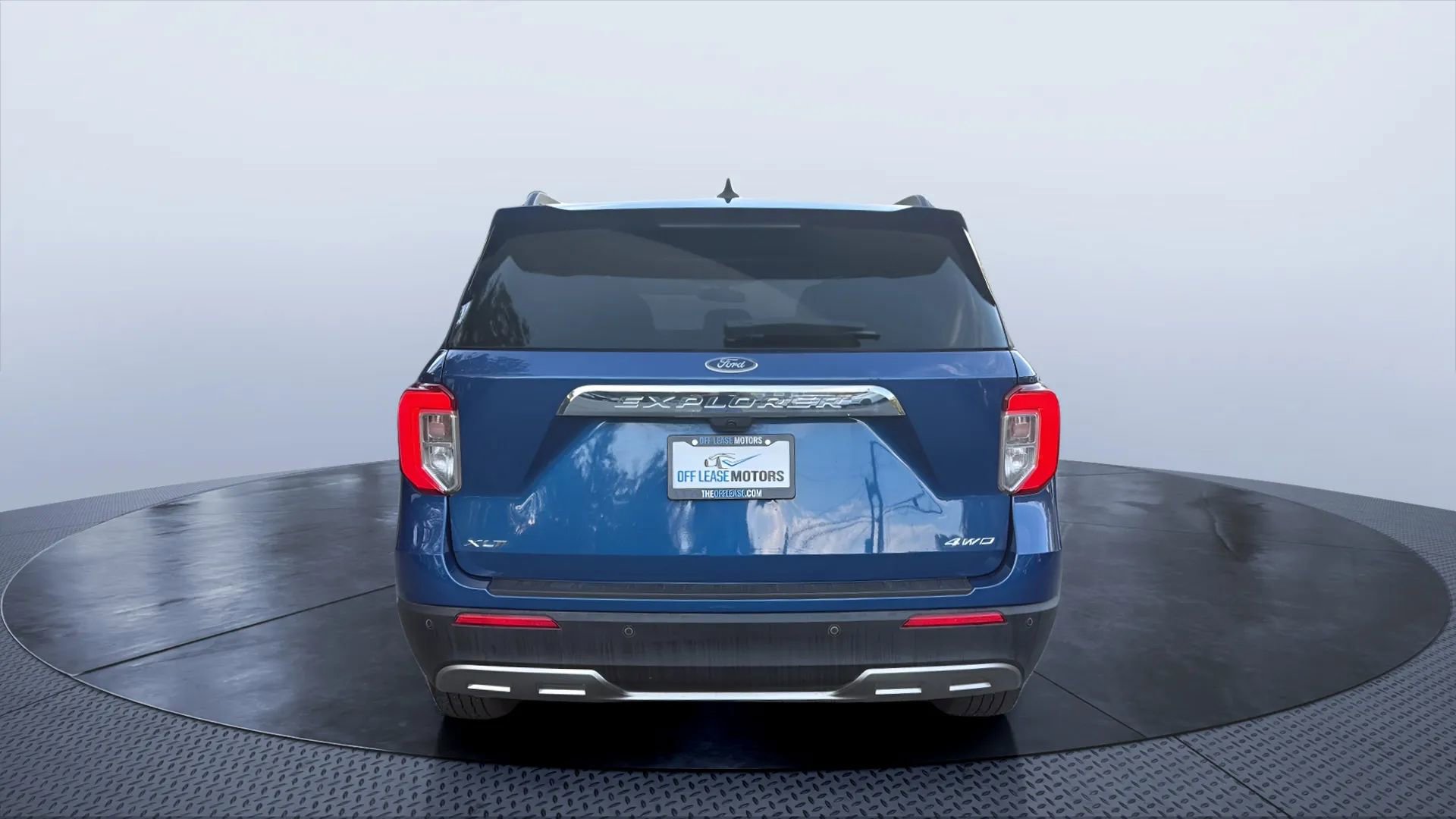 Used 2021 Ford Explorer XLT w/ Equipment Group 202A image 4