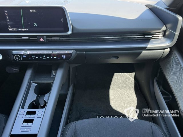 Used 2024 Hyundai Ioniq 6 SE RWD image 21