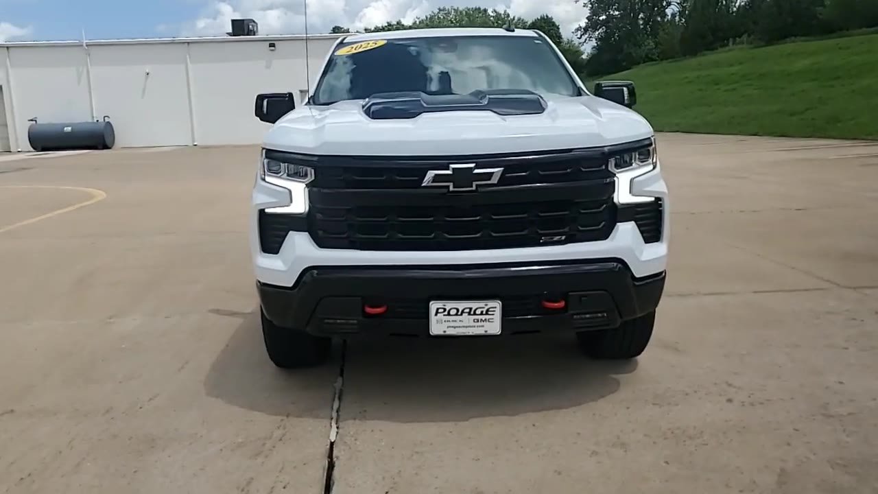 Used 2025 Chevrolet Silverado 1500 LT Trail Boss w/ LT Trail Boss Premium Package AWD/4WD image 3