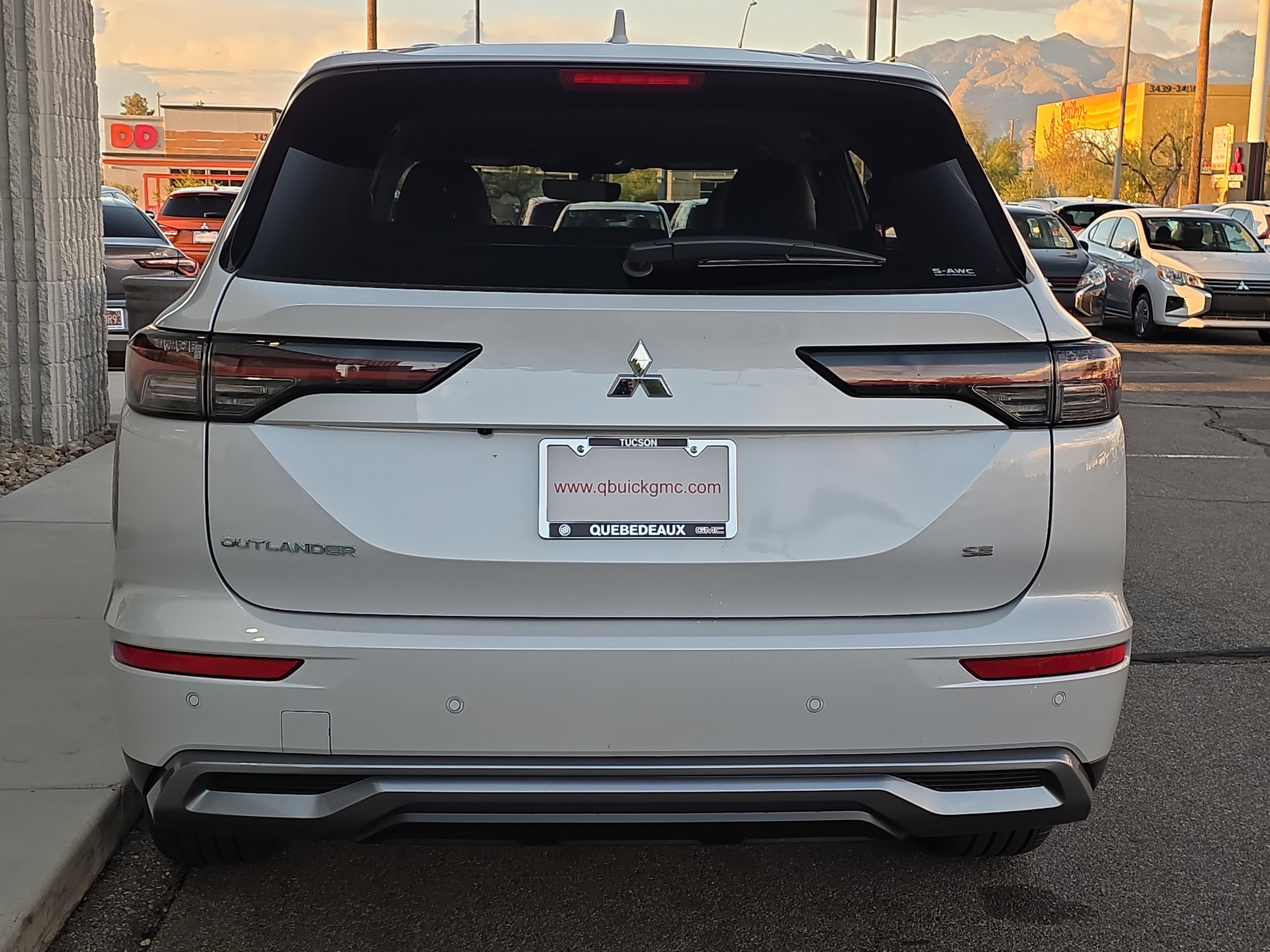 New 2025 Mitsubishi Outlander SE image 3