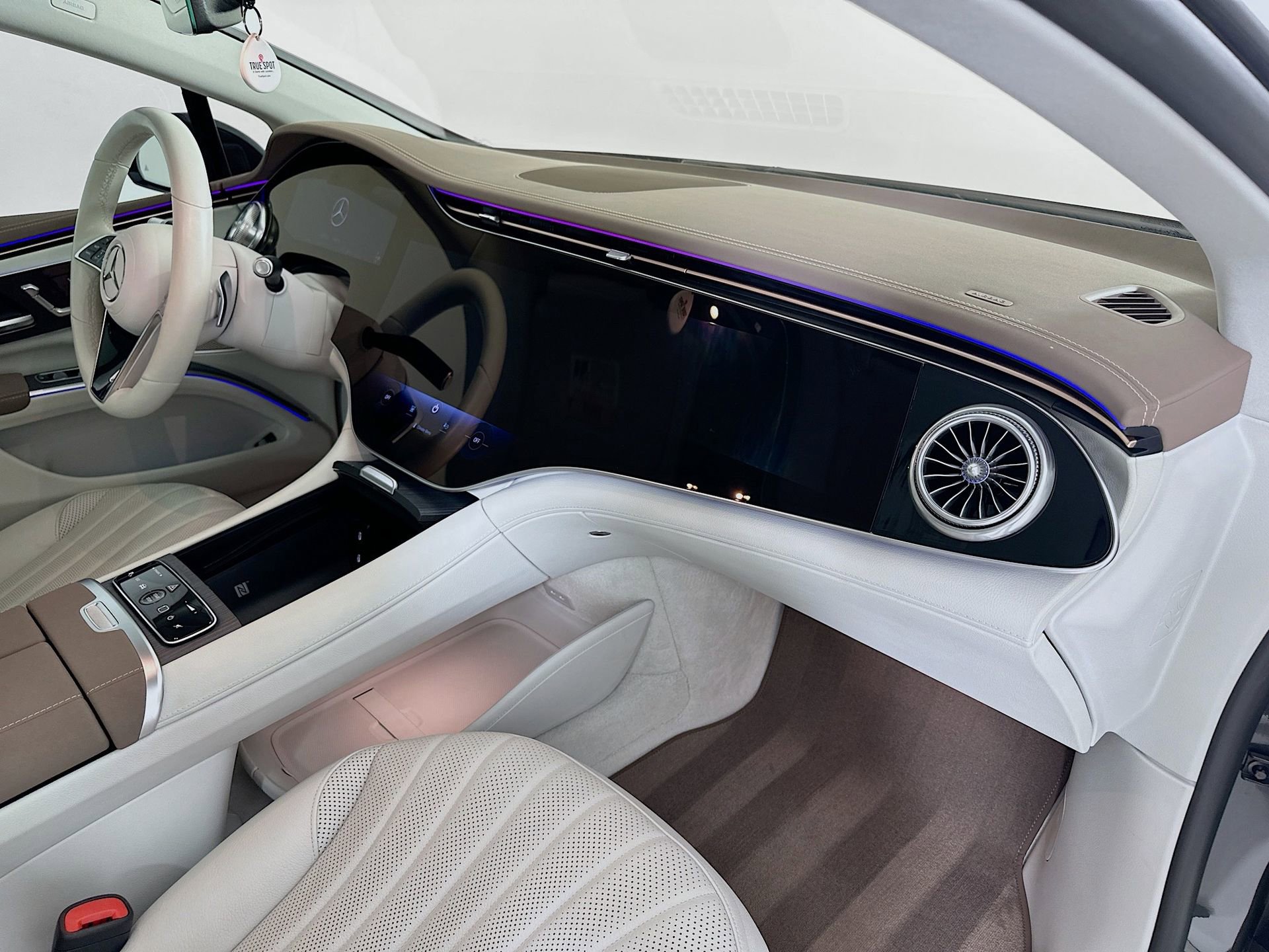 Certified 2022 Mercedes-Benz EQS 580 4MATIC Sedan image 32