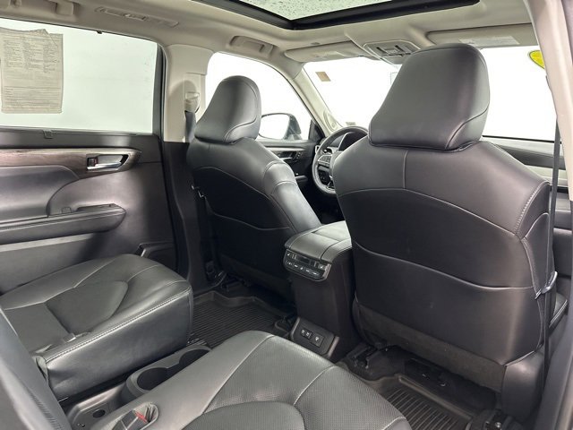 Used 2021 Toyota Highlander Platinum image 28