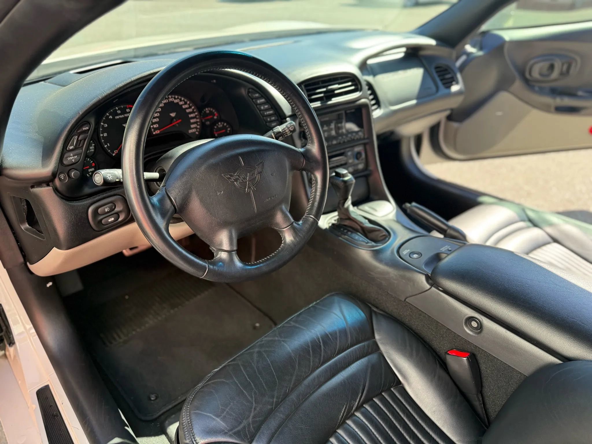 Used 2001 Chevrolet Corvette Coupe w/ Preferred Equipment Group2 image 18