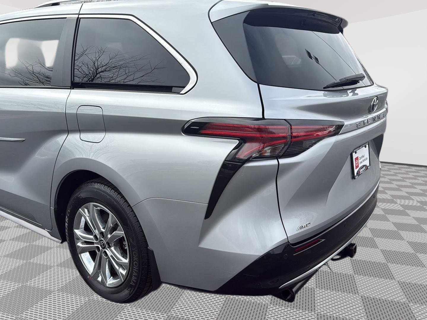 Used 2022 Toyota Sienna Platinum image 24