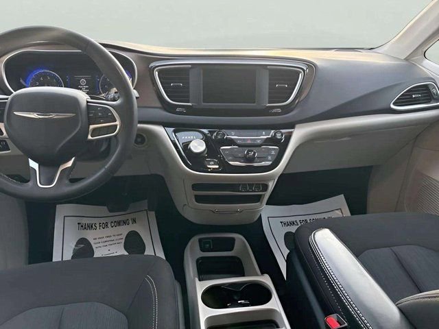 Used 2022 Chrysler Voyager LX image 12
