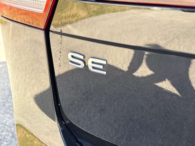 Used 2023 Volkswagen Tiguan SE w/ Panoramic Sunroof Package image 17