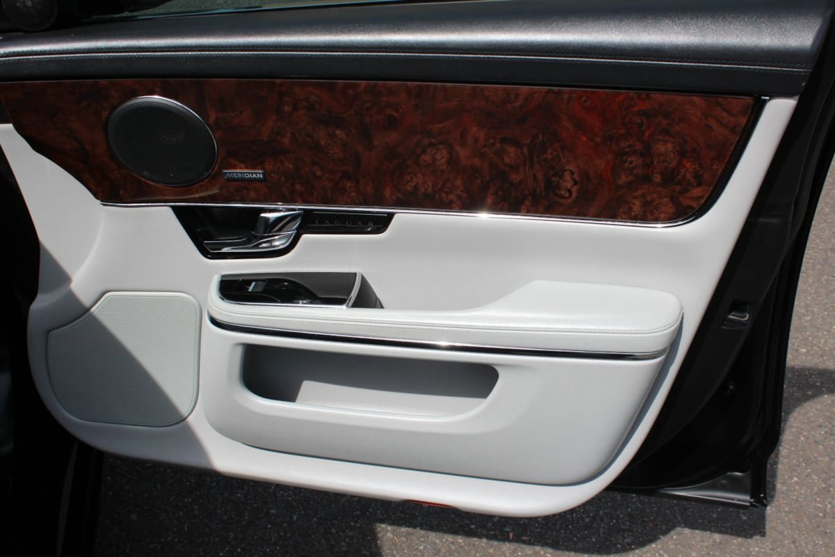 Used 2013 Jaguar XJ AWD image 26