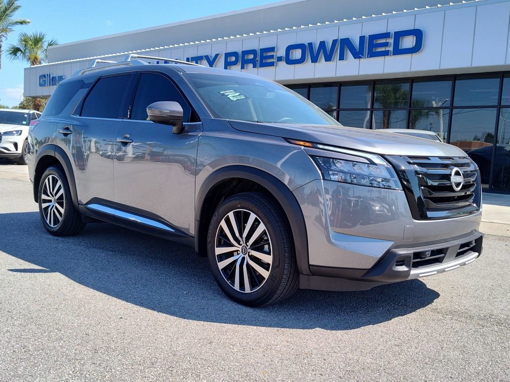 Used 2025 Nissan Pathfinder Platinum image 12