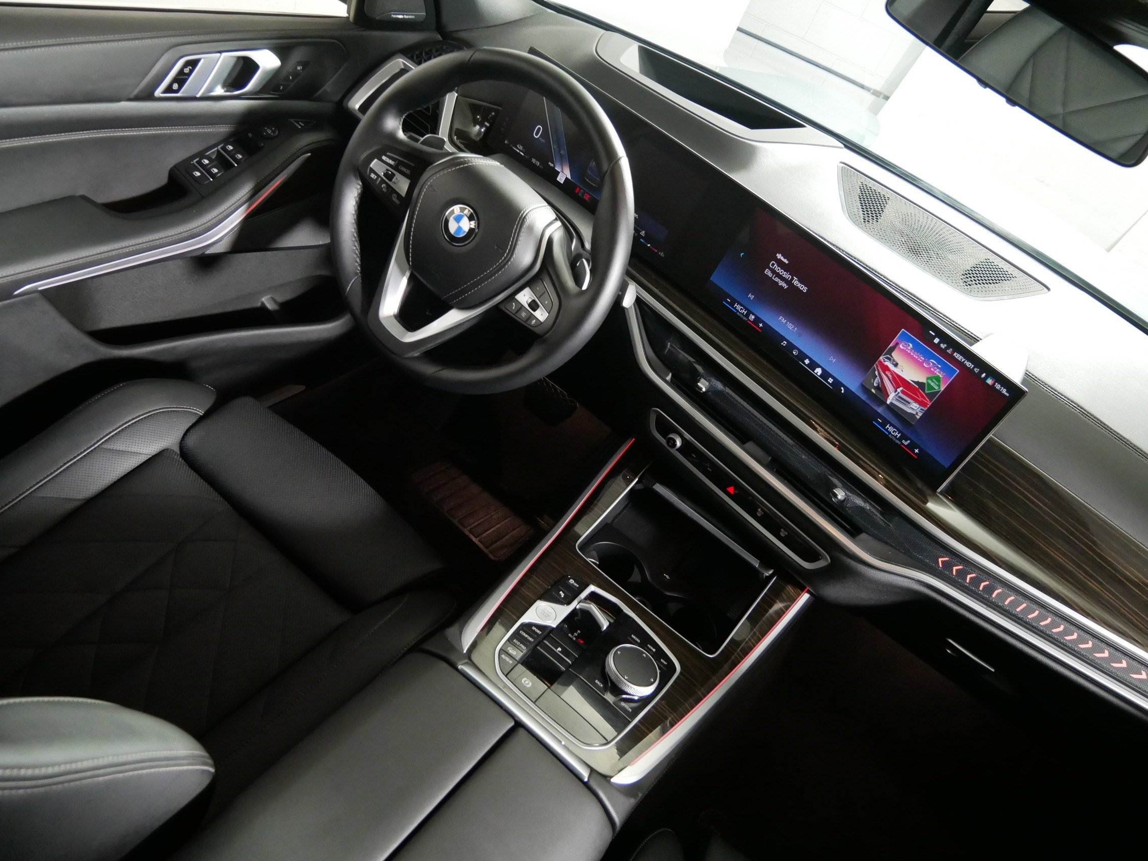 Used 2024 BMW X5 xDrive40i w/ Premium Package image 9