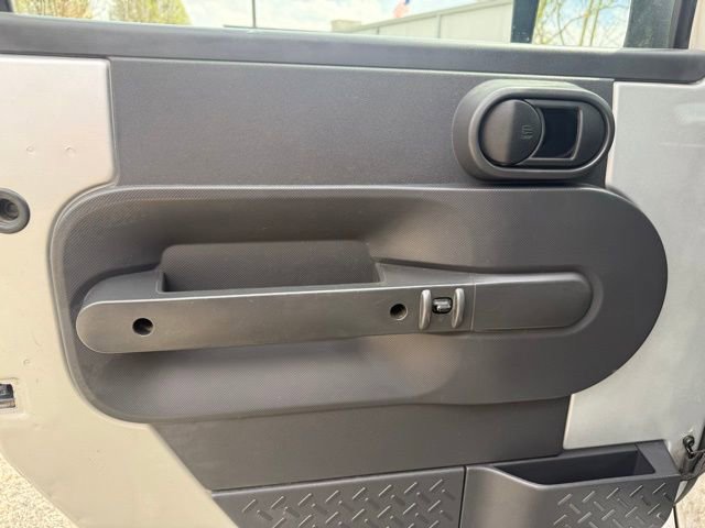 Used 2010 Jeep Wrangler Unlimited Rubicon w/ Dual Top Group AWD/4WD image 10