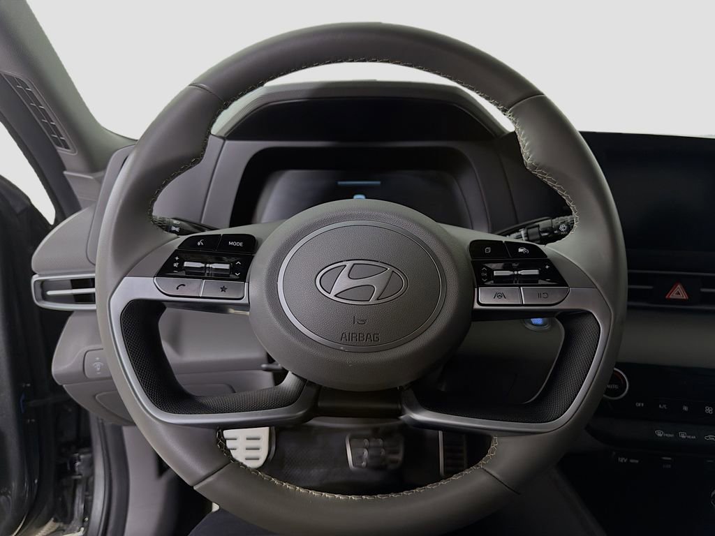 Used 2025 Hyundai Elantra Sport FWD image 14