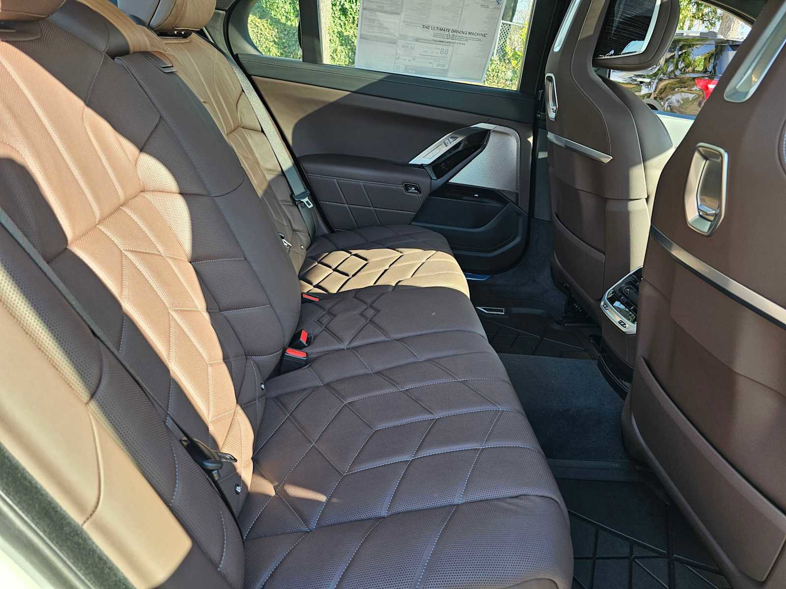 Used 2024 BMW i7 xDrive60 image 12