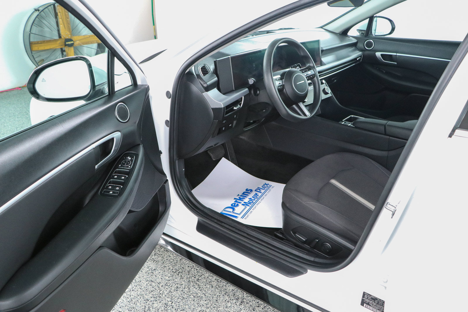 Used 2025 Hyundai Sonata SEL FWD image 3