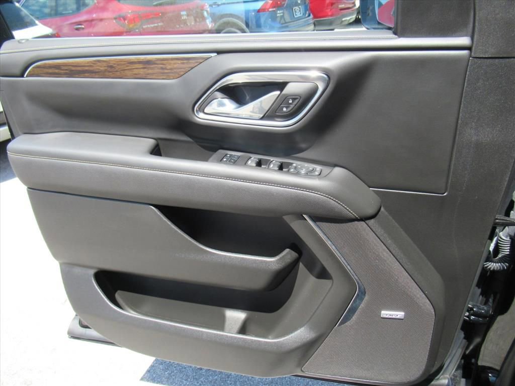 Used 2024 Chevrolet Tahoe Premier AWD/4WD image 18