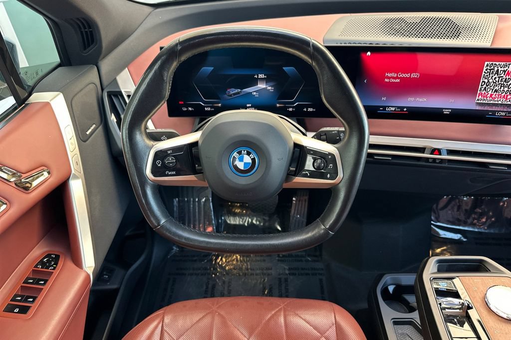 Used 2023 BMW iX xDrive50 w/ Premium Package AWD/4WD image 15