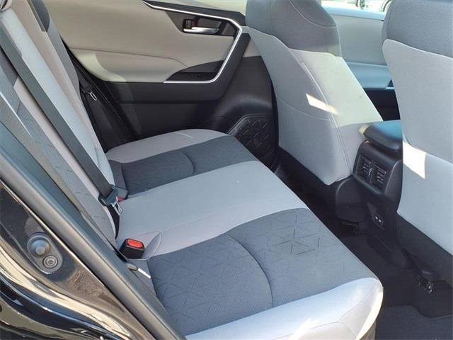 Used 2022 Toyota RAV4 XLE image 17