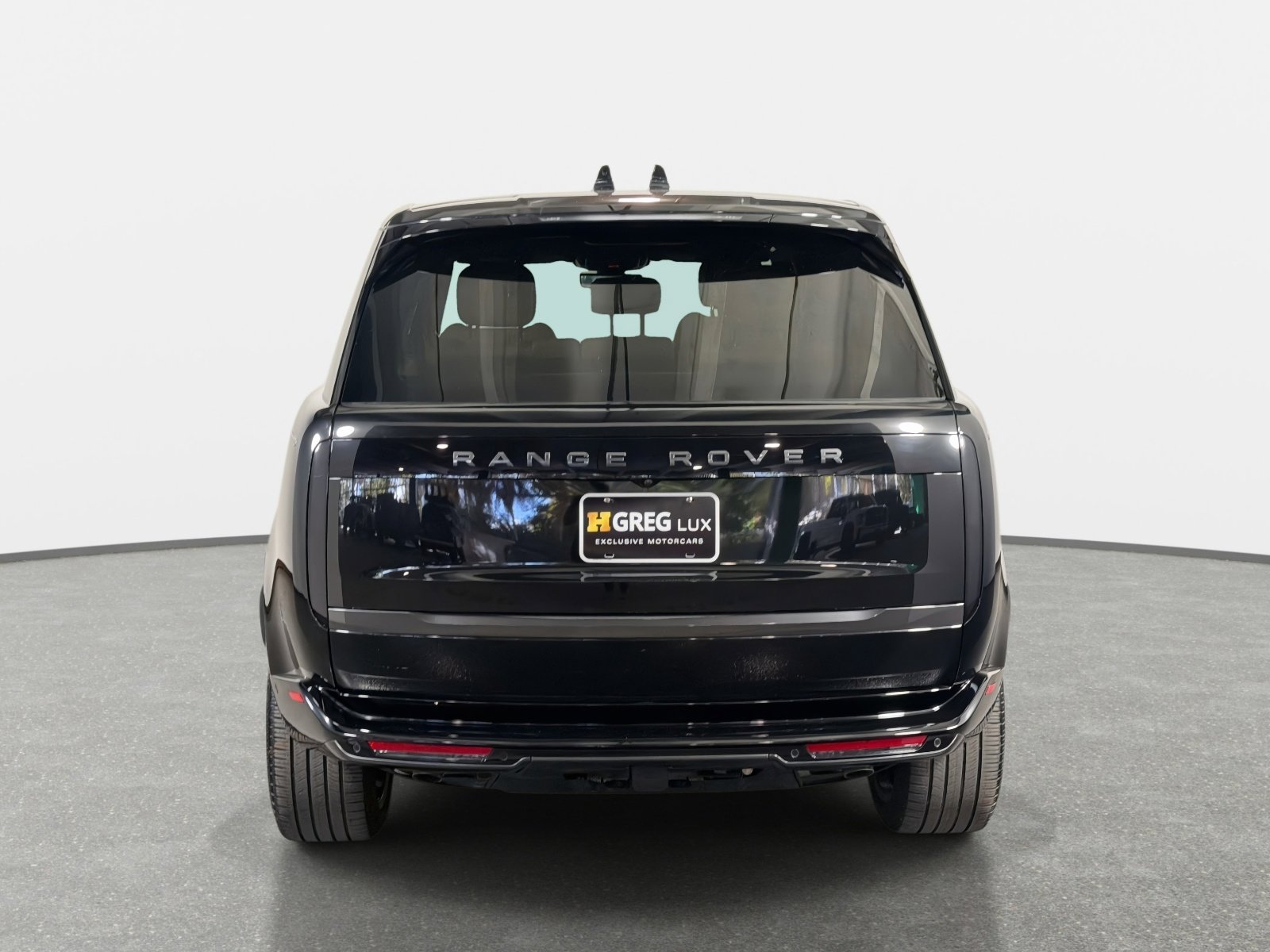 Used 2025 Land Rover Range Rover Long Wheelbase SE image 4