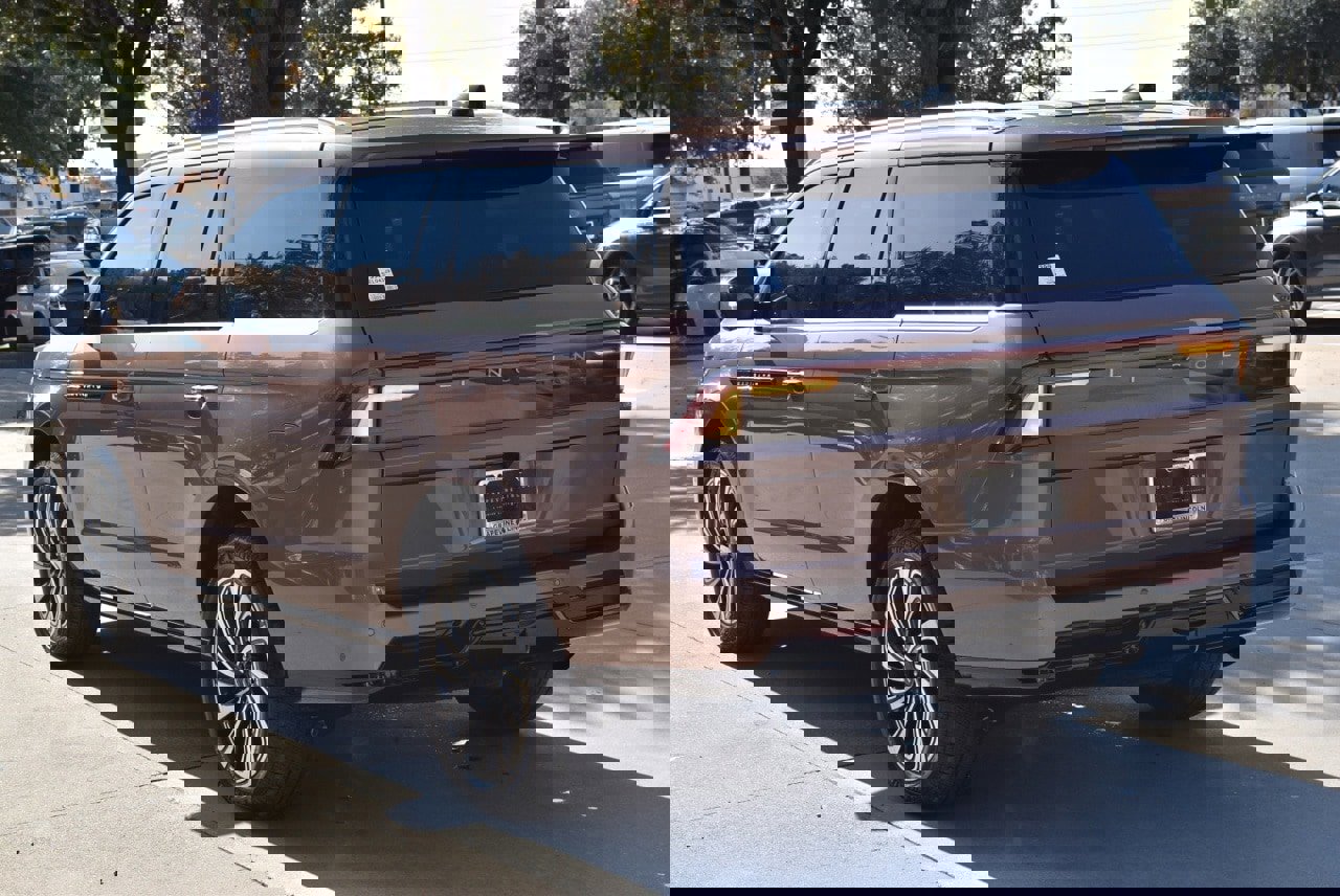 Certified 2025 Lincoln Navigator Black Label image 10