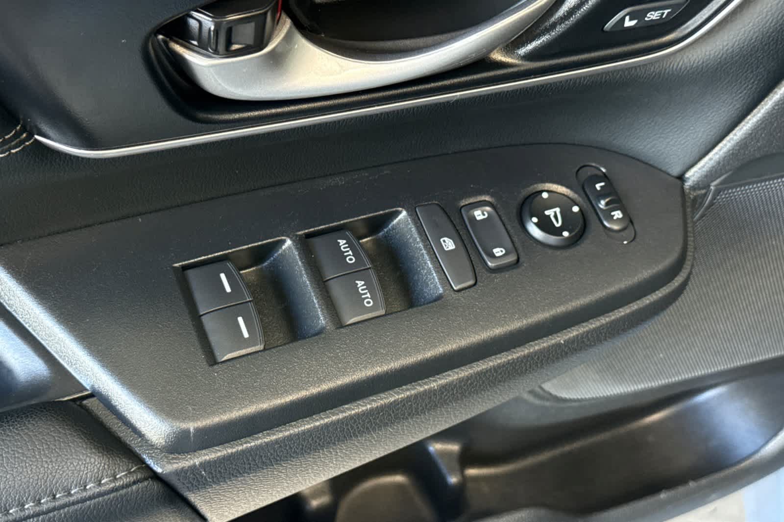 Used 2022 Honda CR-V Touring image 13