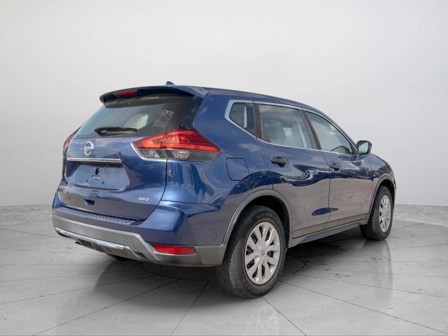 Used 2017 Nissan Rogue S image 5