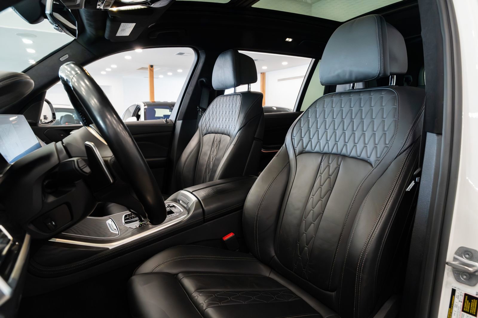 Used 2022 BMW X7 M50i image 20