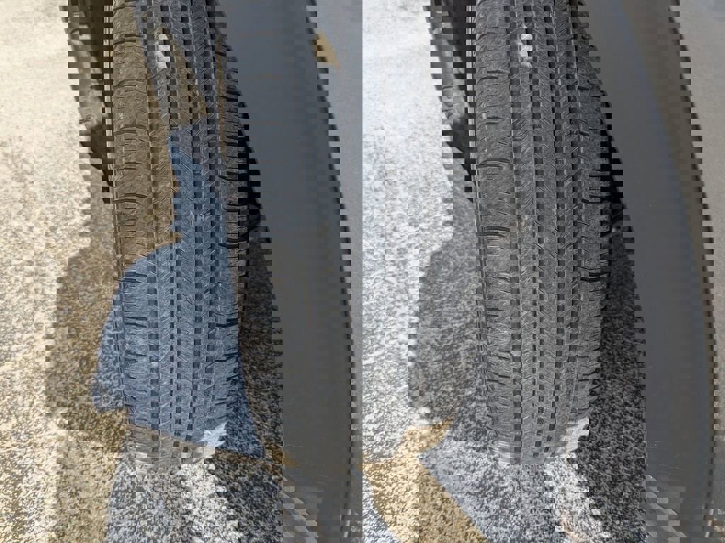 Used 2024 Ford Explorer XLT w/ Equipment Group 202A image 31