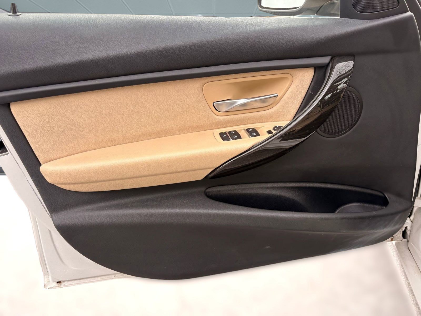 Used 2017 BMW 320i Sedan image 20