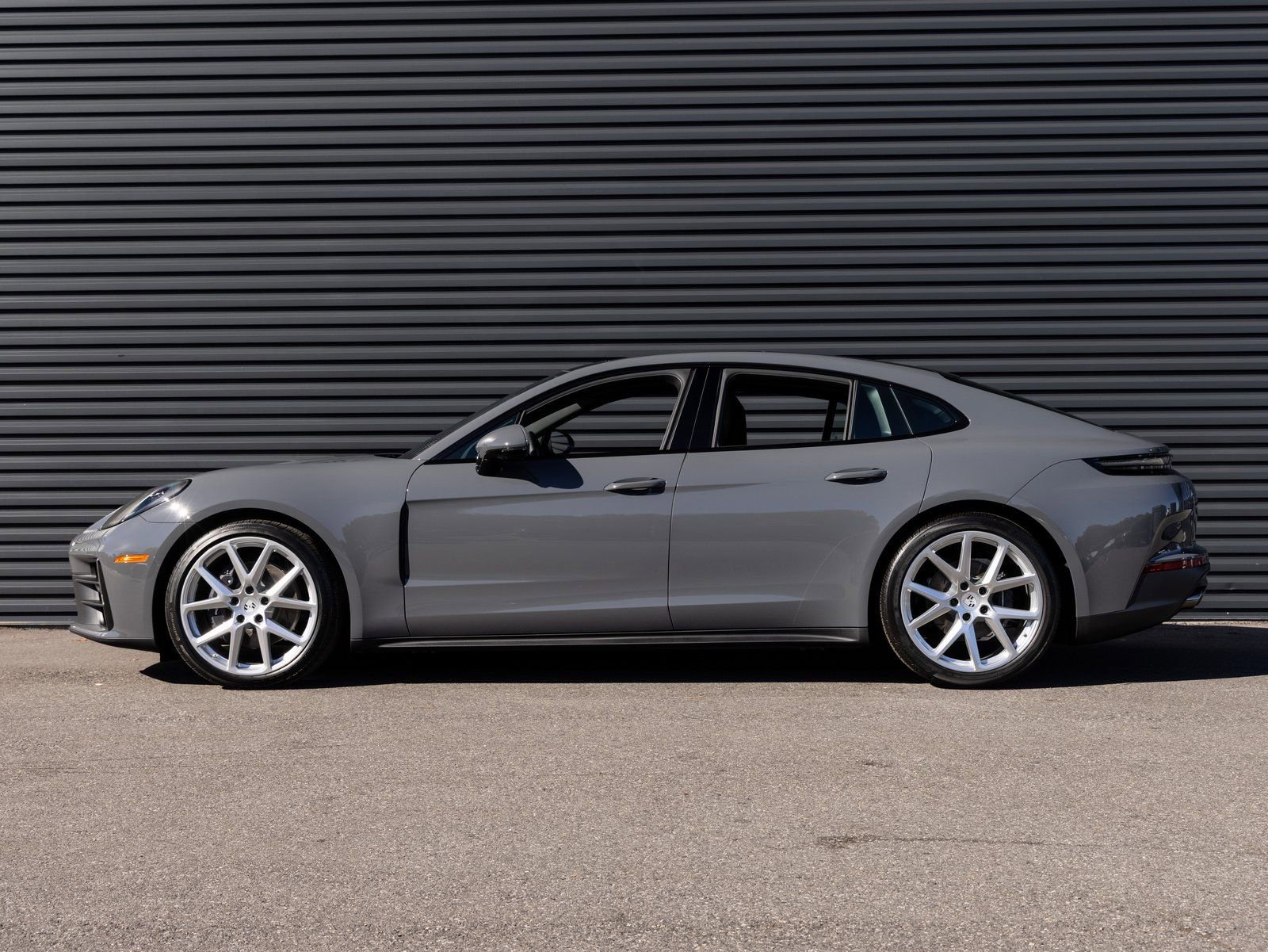 New 2026 Porsche Panamera 4 image 2