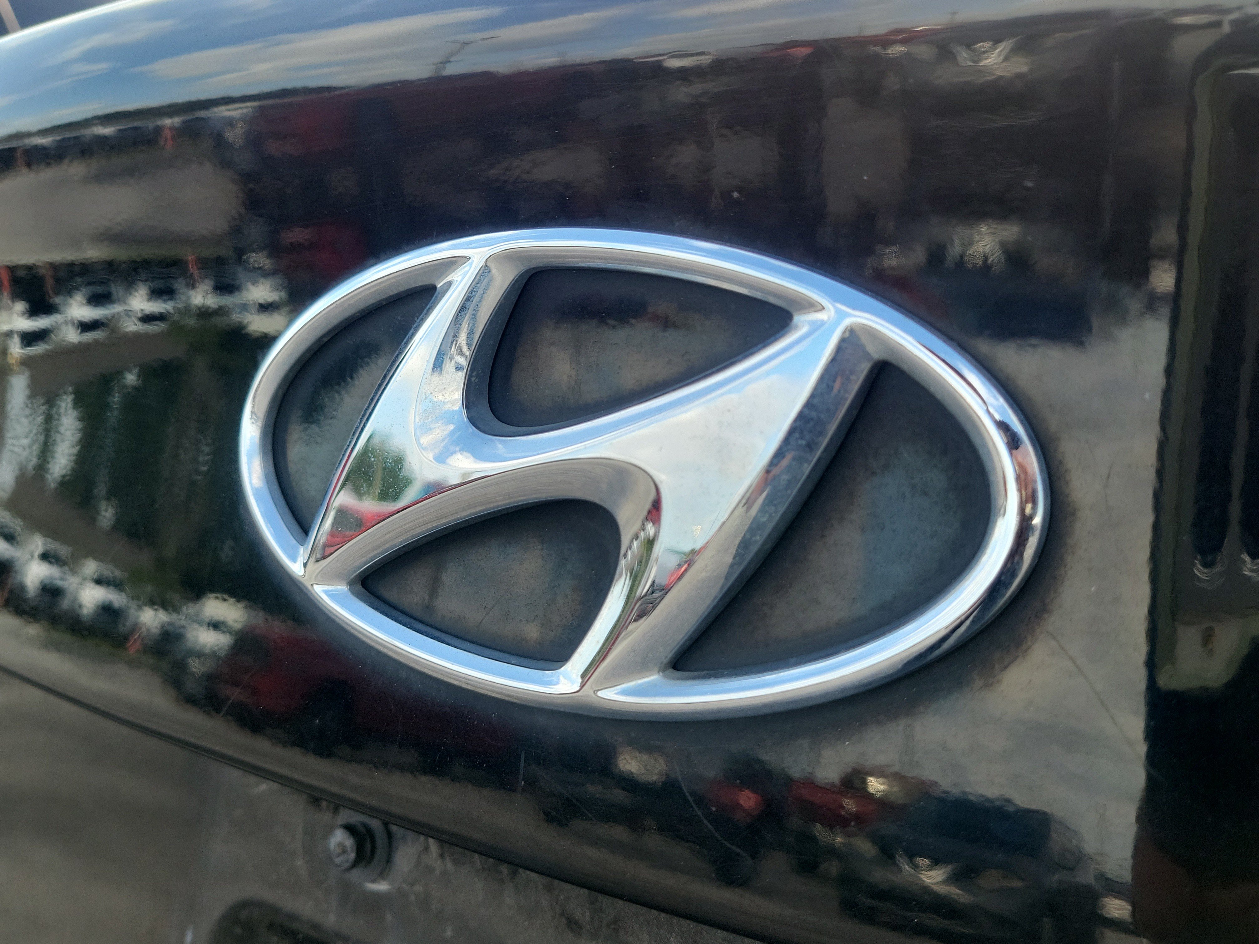 Used 2012 Hyundai Elantra GLS FWD image 9